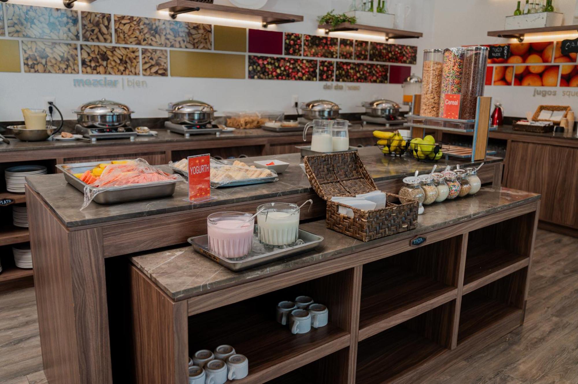 Hampton Inn By Hilton Celaya Celaya  Εξωτερικό φωτογραφία