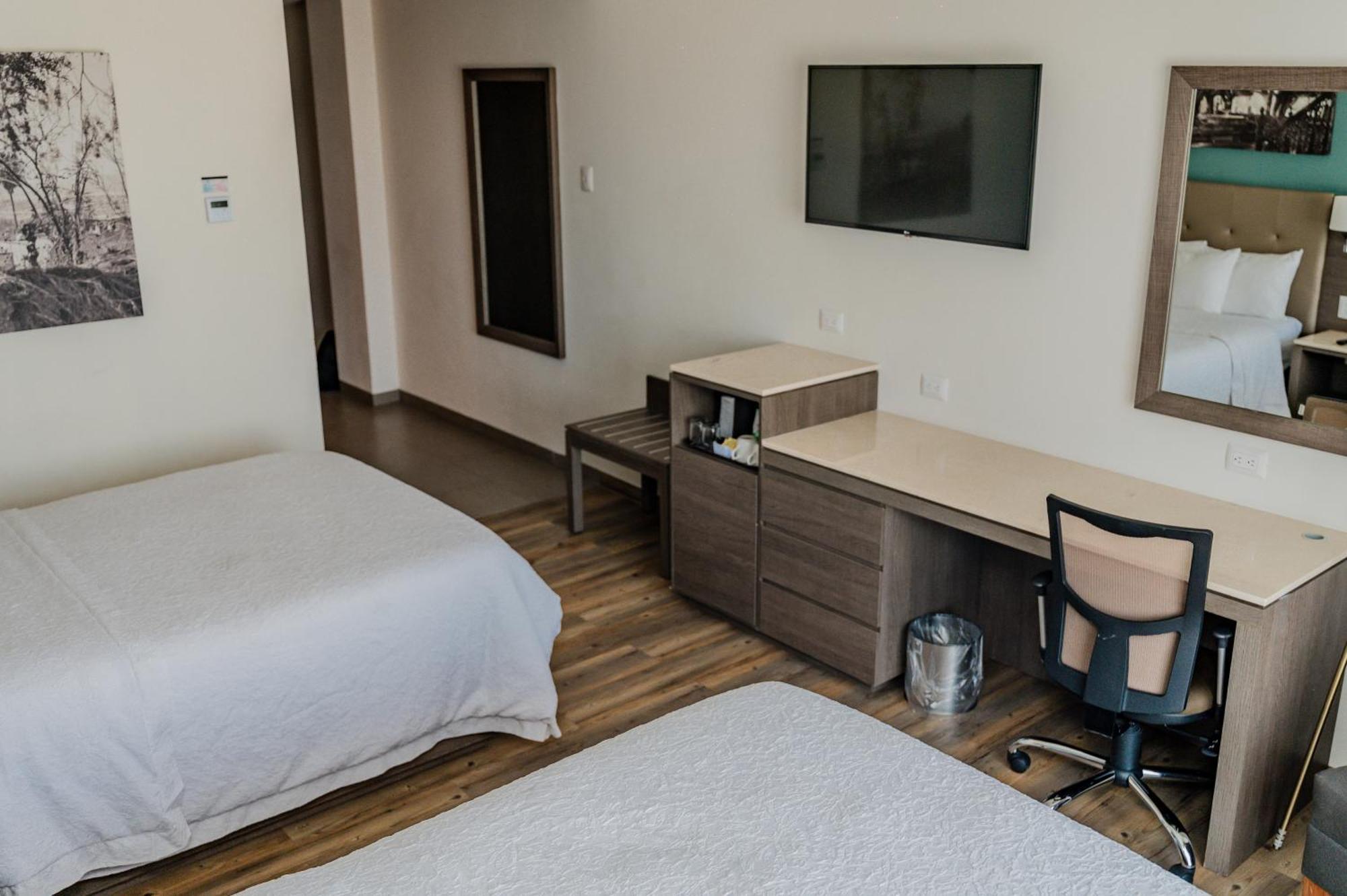 Hampton Inn By Hilton Celaya Celaya  Εξωτερικό φωτογραφία