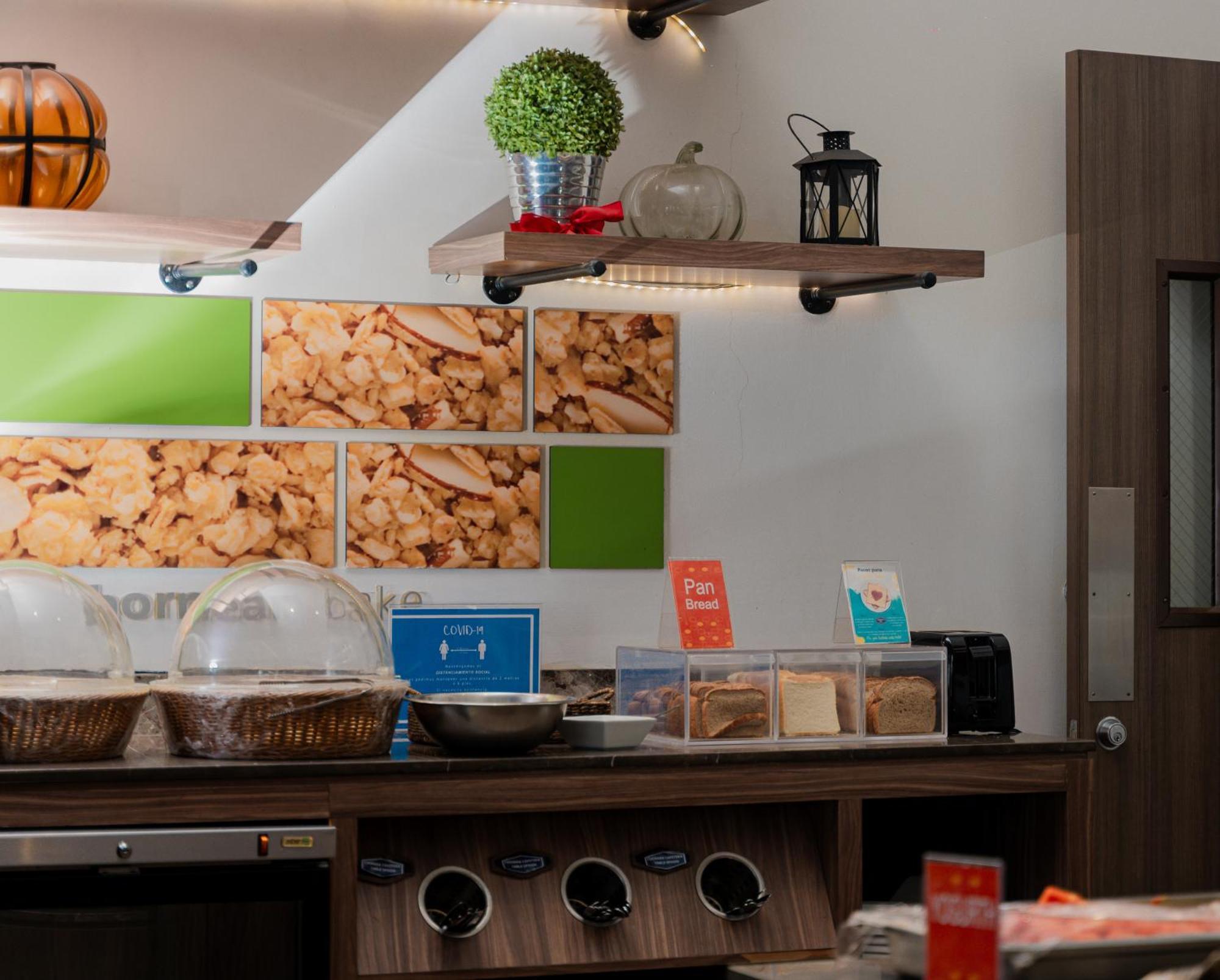 Hampton Inn By Hilton Celaya Celaya  Εξωτερικό φωτογραφία