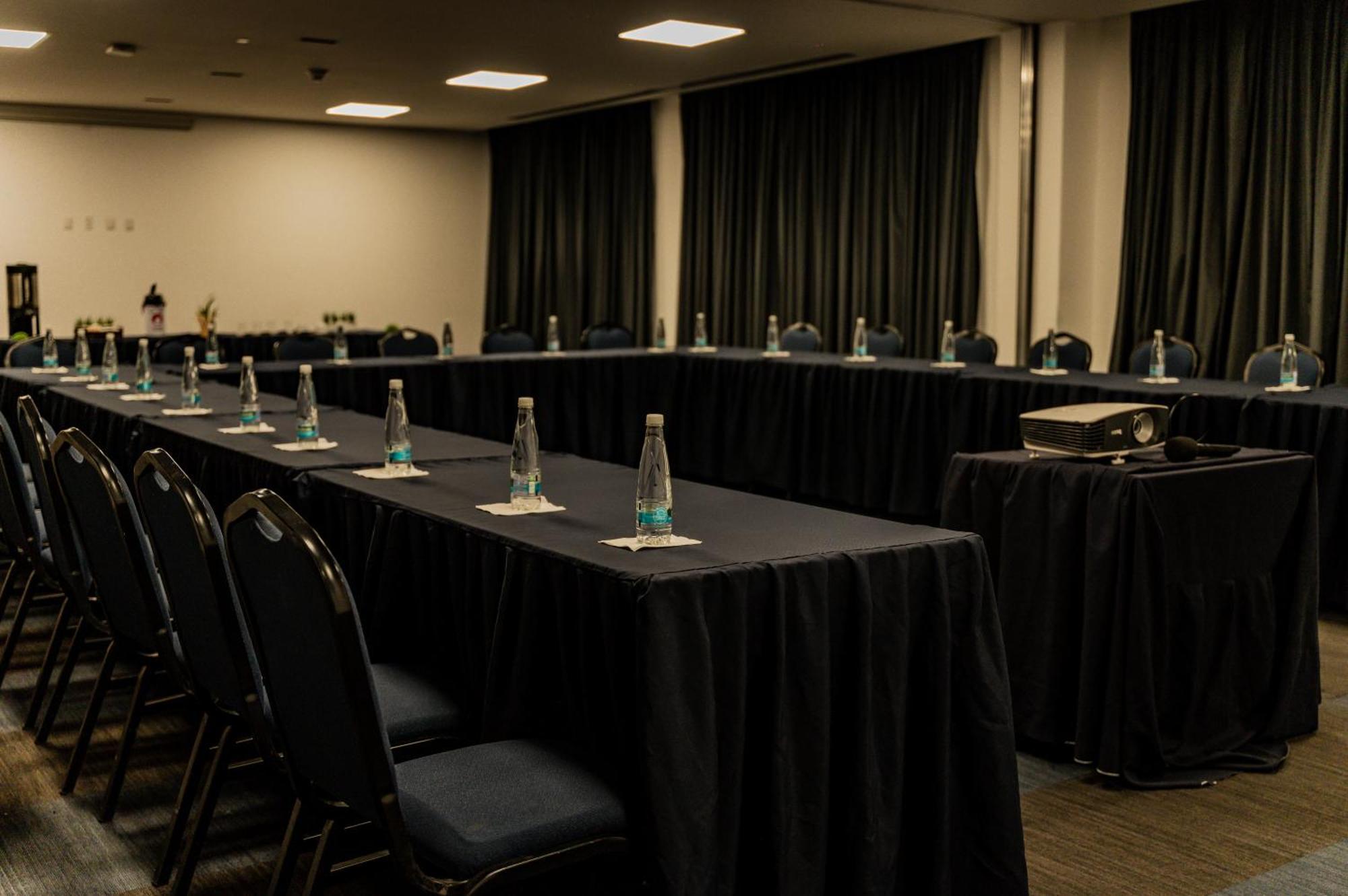 Hampton Inn By Hilton Celaya Celaya  Εξωτερικό φωτογραφία